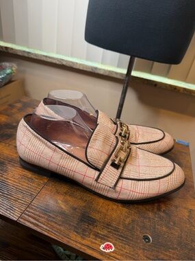 Meijiana tan red plaid pattern gold-tone chain bit detail across vamp Size 10.5